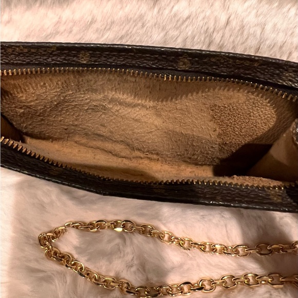 Authentic LV toiletry pouch - Picture 5 of 11